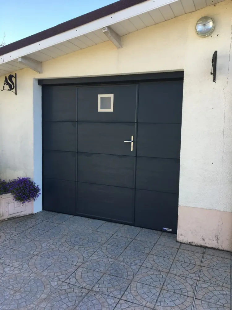 porte garage noire